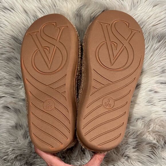 Victoria’s Secret Fleece Slippers Bootie - Picture 8 of 10
